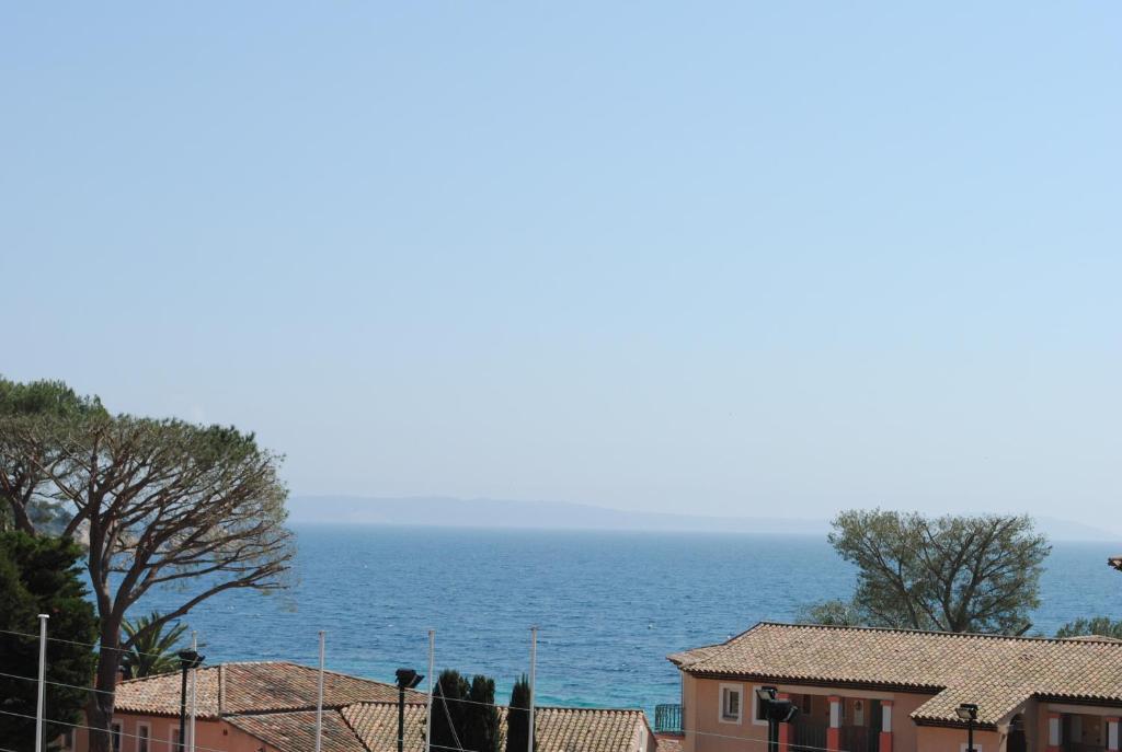 Cap Nègre Hôtel Le Lavandou Exterior foto